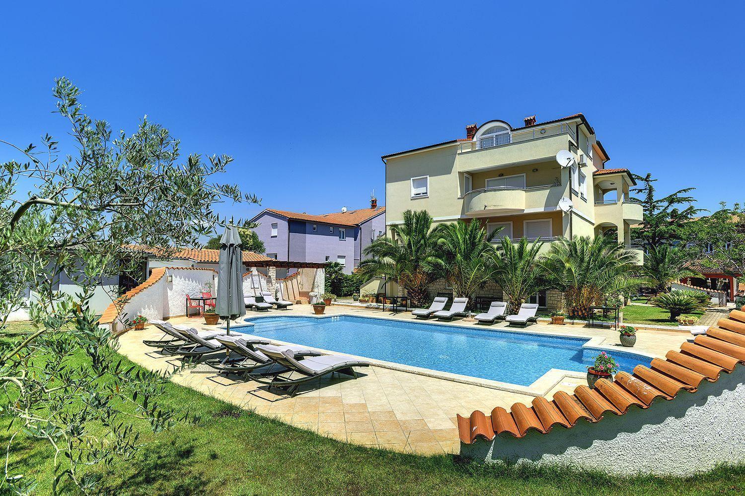 Zum Sandstrand Sind Es Wenige Gehminuten - Geniessen Sie Aber Auch Die Zeit Am Pool Medulin Exterior photo